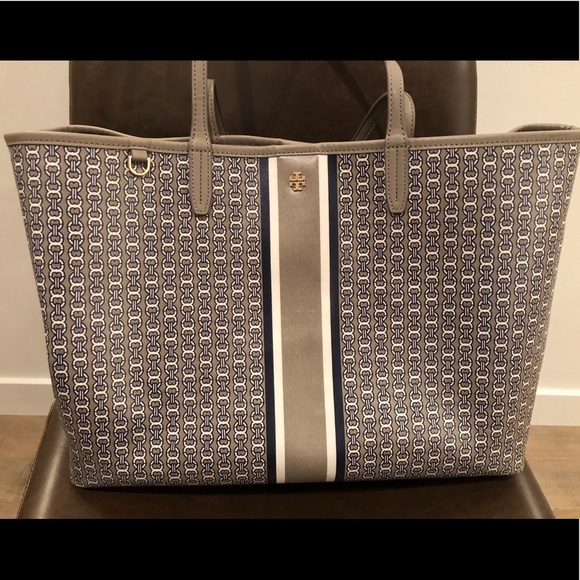 Tory Burch Handbags - Like New Tory Burch Purse